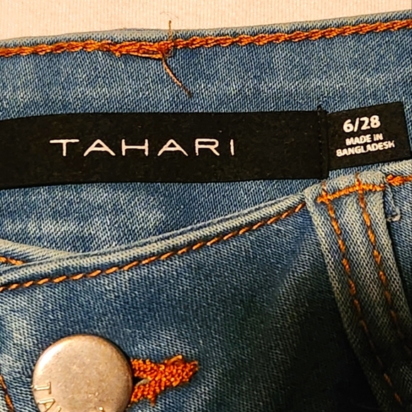 TAHARI Emily Mid-Rise Glacier Wash Button Fly Capri Size 6 - Picture 3 of 5